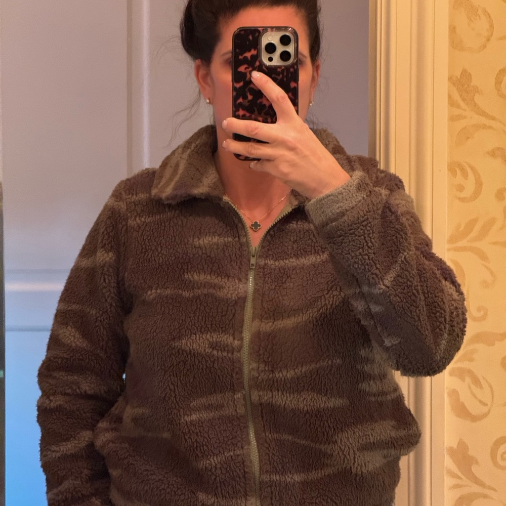 X supply , camo zip up fleece 
Size small